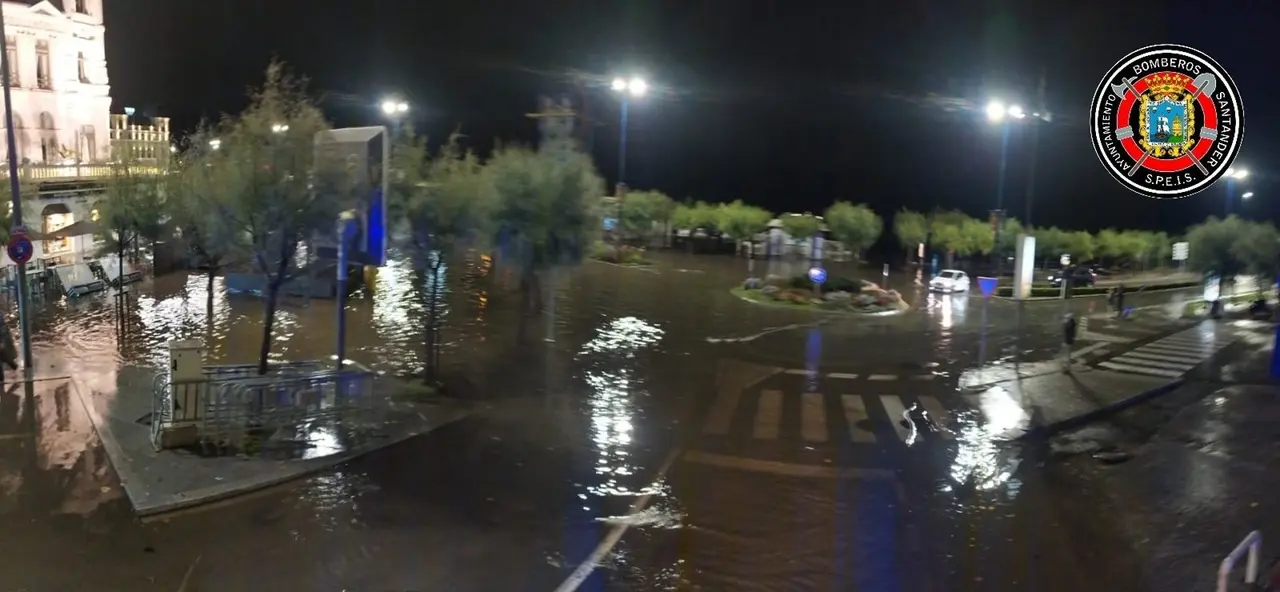 Archivo - Inundación en la zona de El Sardinero, en Santander 
