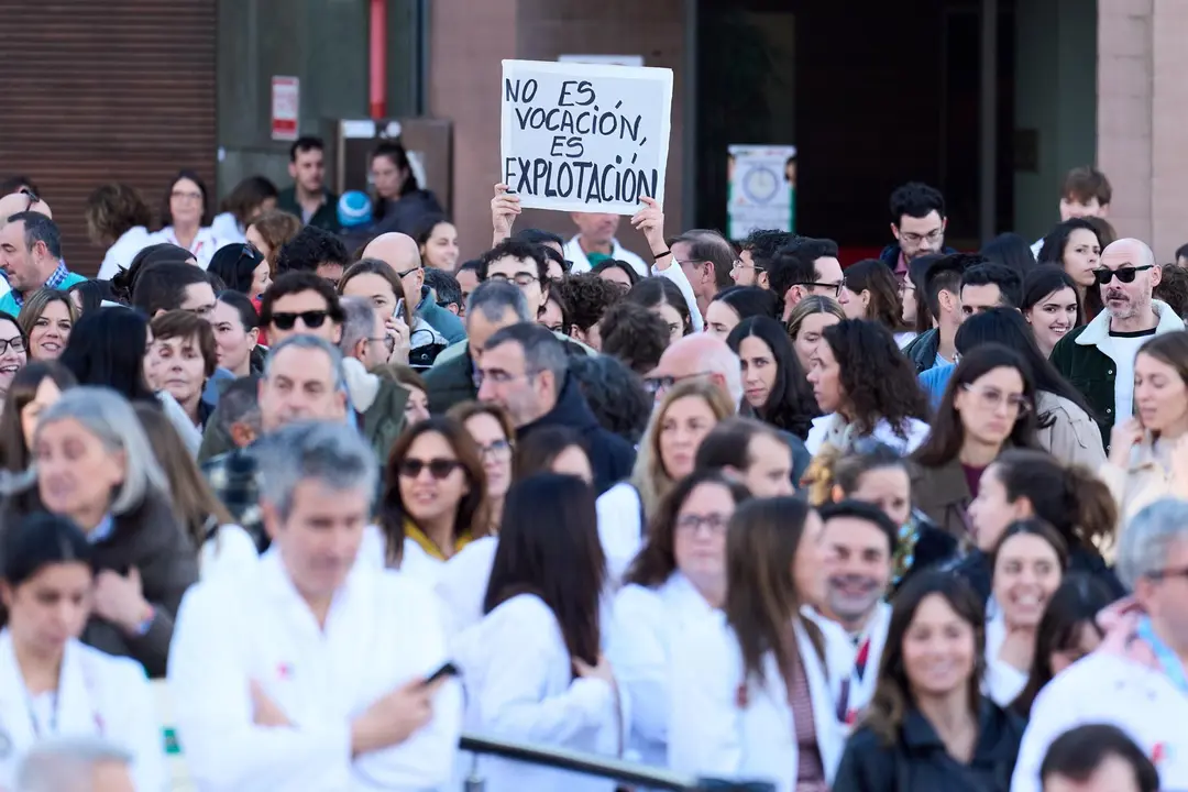 Archivo - Imagen de archivo de una de las concentraciones de médicos en Santander 