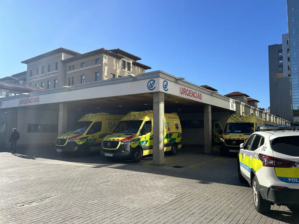 Archivo - Ambulancias en Urgencias del Hospital Valdecilla. 