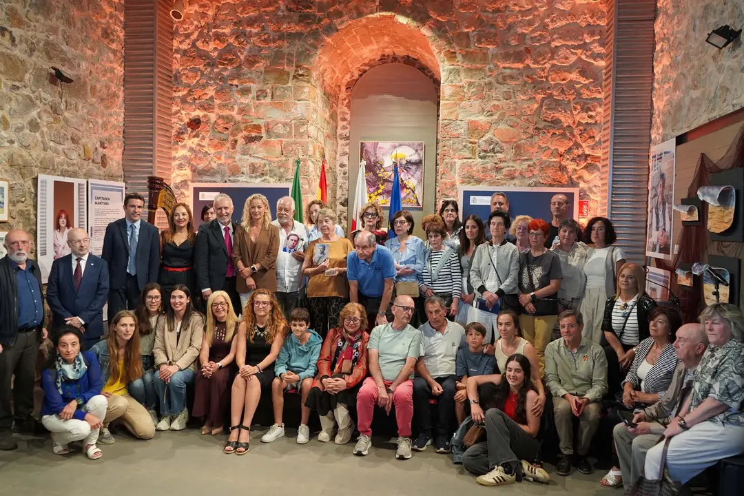 Acto de entrega de los restos de tres cántabros asesinados durante la Guerra Civil a sus familias en Castro 