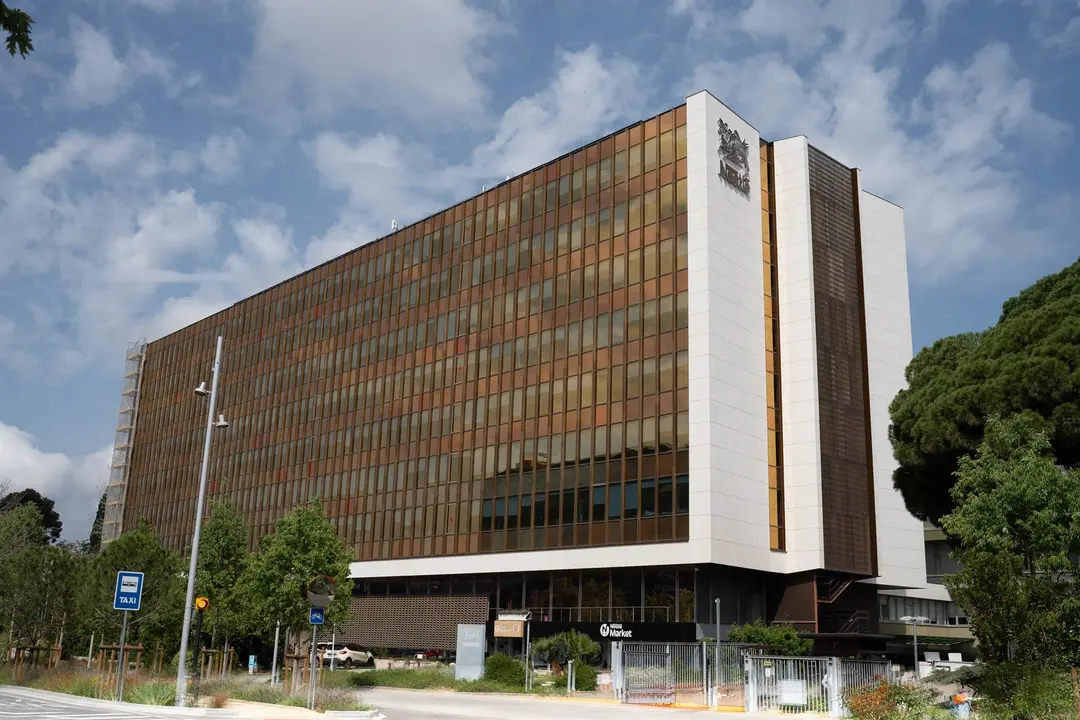 Archivo - Fachada de la sede de Nestlé España, en Esplugues de Llobregat, (Barcelona). 