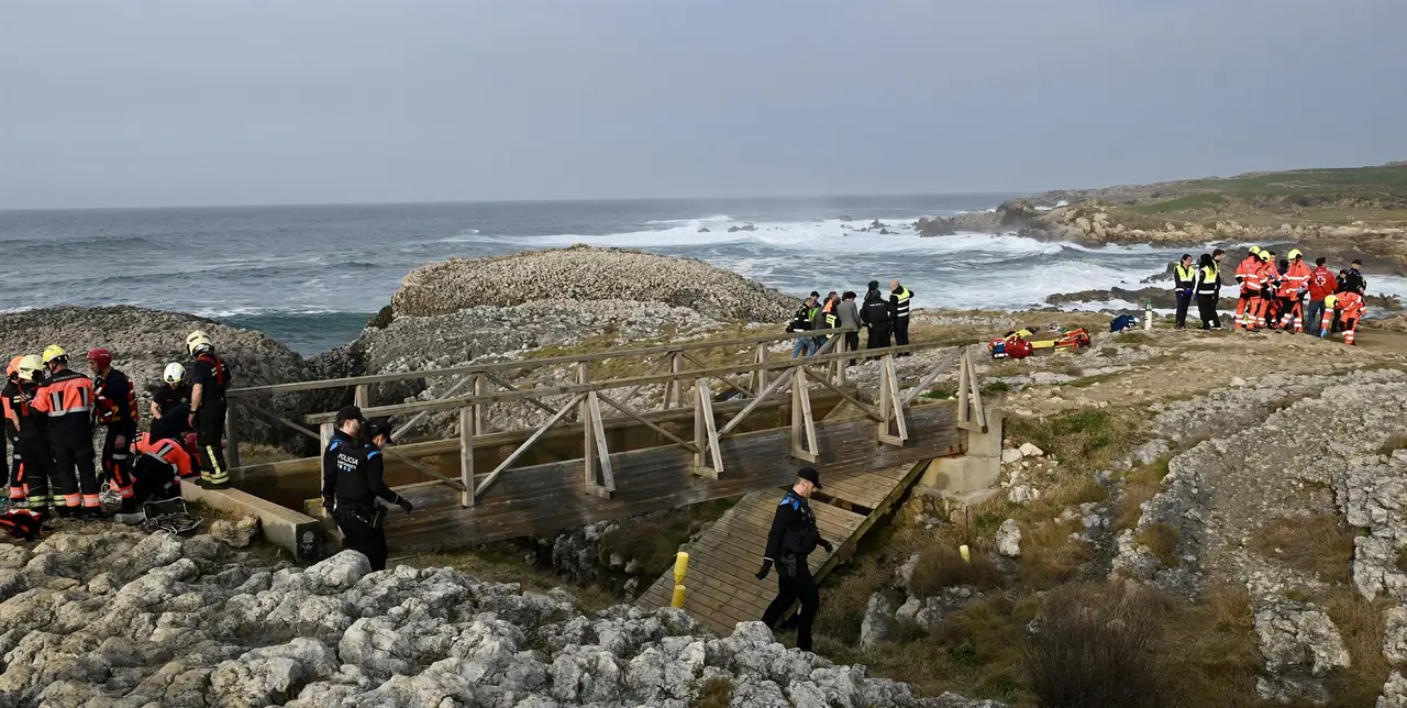 Archivo - Equipos de rescate y policia local trabajan en el lugar de los hechos, a 3 de marzo de 2026, en Santander, Cantabria (España). 