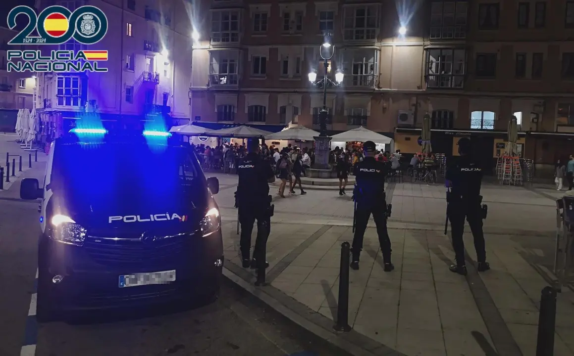 Policía Nacional en la zona de ocio de Santander 