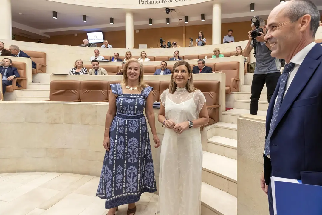 María José González Revuelta y María José Sáenz de Buruaga en el debate del estado de la región. 