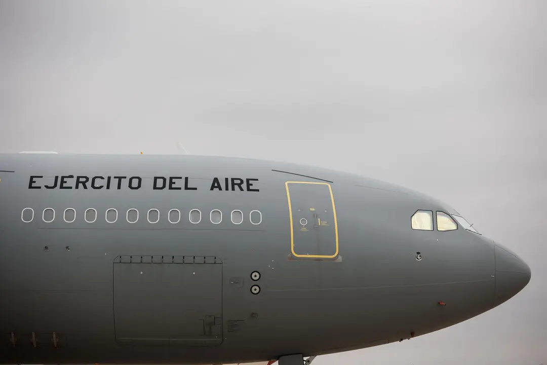 Un Airbus A330 durante la presentación del logo que se ha diseñado con motivo del X aniversario de la proclamación del Rey.