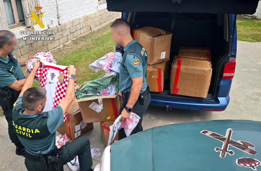 Intervenidas en junio en Cantabria cerca de 4.000 camisetas de fútbol importadas de forma irregular 