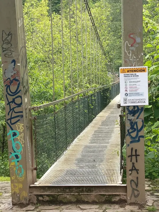 Pasarela colgante de La Viesca 