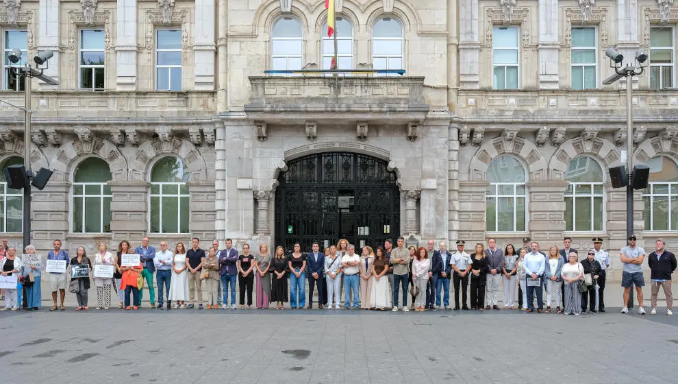 10:00 horas. Plaza del Ayuntamiento de Santander. La presidenta de Cantabria, Mar&iacute;a Jos&eacute; S&aacute;enz de Buruaga, asiste a la concentraci&oacute;n de condena por presunto homicidio por violencia de g&eacute;nero en Santander. 1 de agosto de 2026 &copy; Ra&uacute;l Lucio