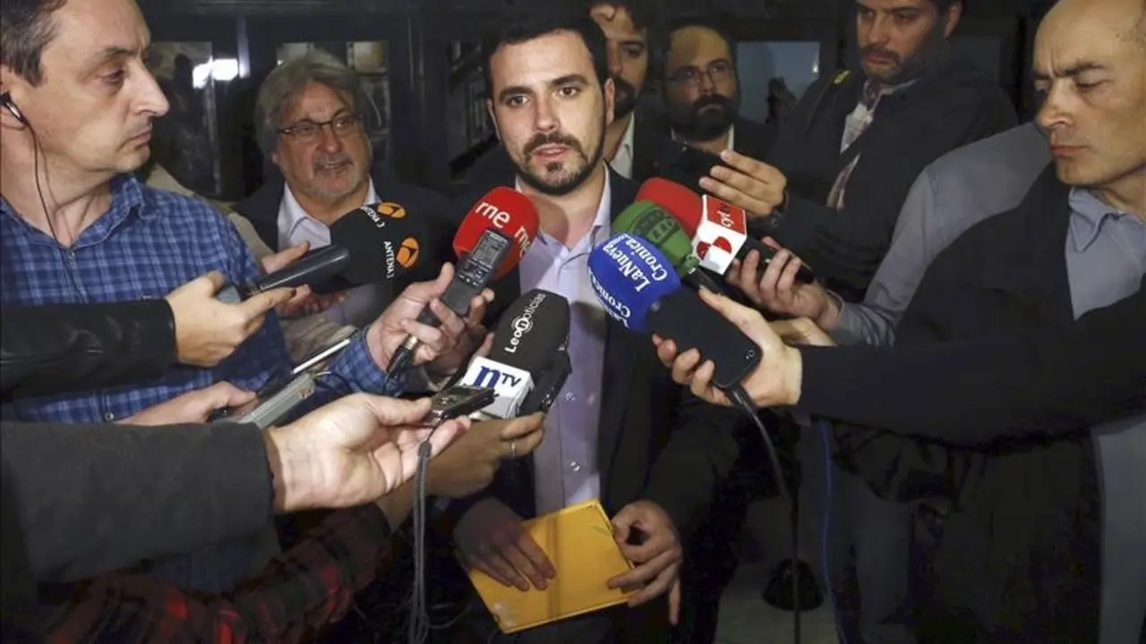 Garz&oacute;n respeta que otros "bailen, canten o salten" pero pide propuestas