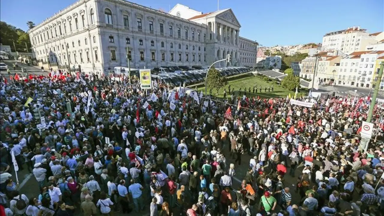 Passos Coelho condena "la mayor&iacute;a negativa" de la izquierda portuguesa