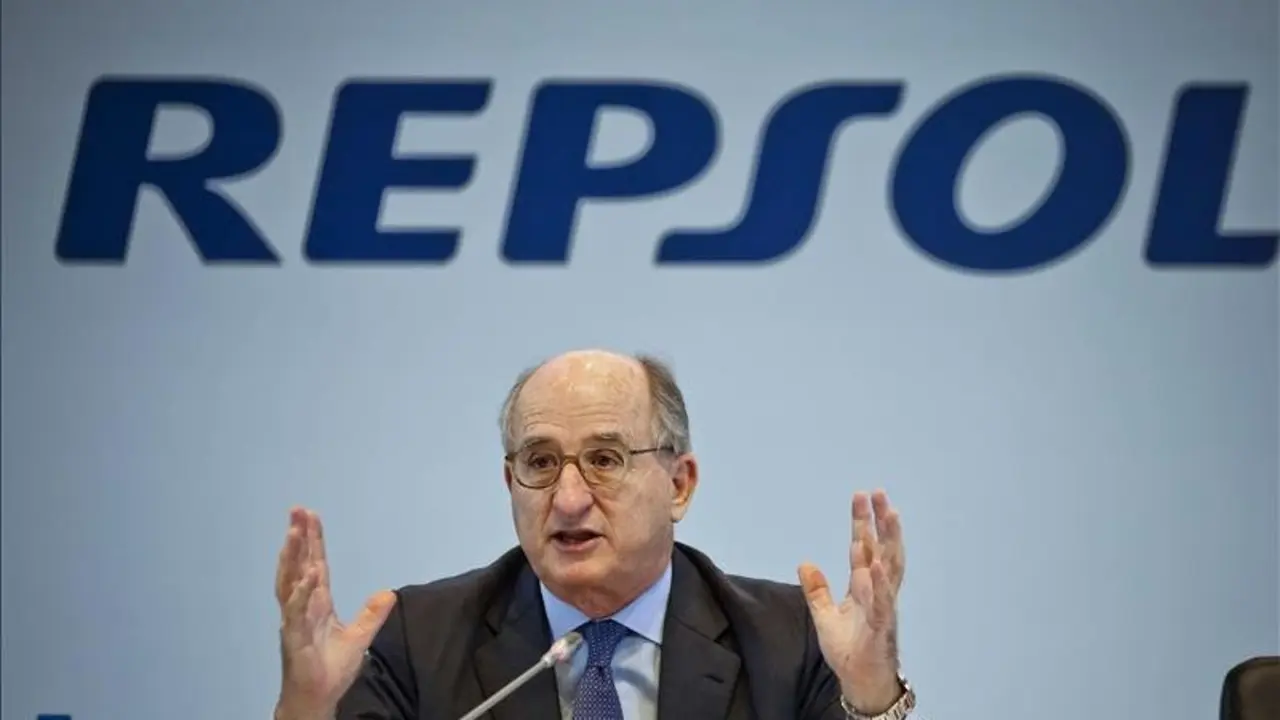 Repsol gana 832 millones hasta septiembre, un 49,5 % menos, por la ca&iacute;da del crudo