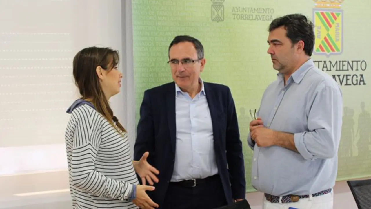 Los detalles del concierto han sido presentados este mi&eacute;rcoles por el alcalde de Torrelavega, Jos&eacute; Manuel Cruz Viadero; David Cubillas, director del Conservatorio de M&uacute;sica de Torrelavega y Luc&iacute;a Lantero, una de las fundadoras de la ONG AYMY.