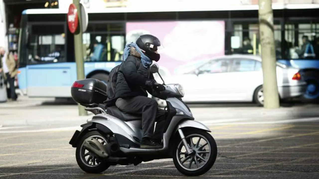 Un conductor fue detenido a las 20:45 y el otro a las 21:00 horas