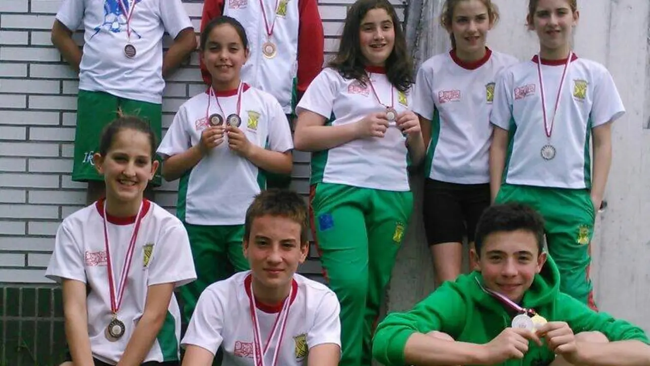 nadadores de la EDM medallistas en el Trofeo  bansander