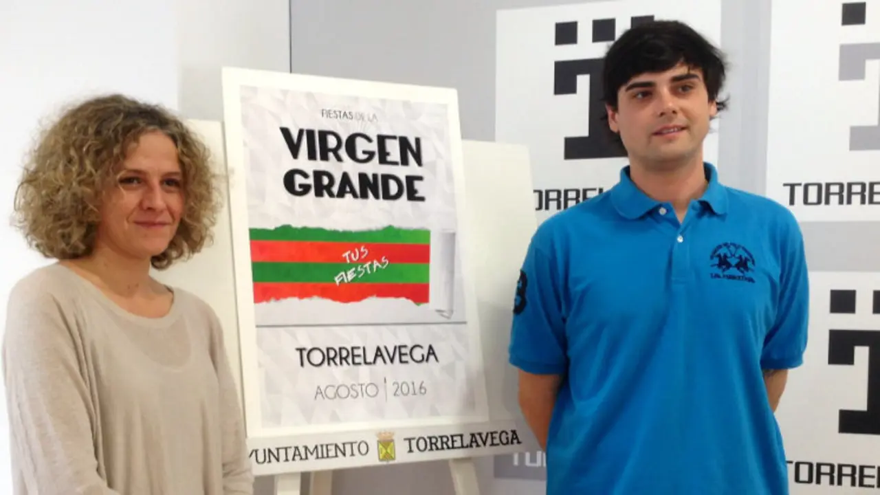 Patricia Portilla y Aitor Cobo acompa&ntilde;ados de la obra "Ola" de este &uacute;ltimo, ganador del concurso