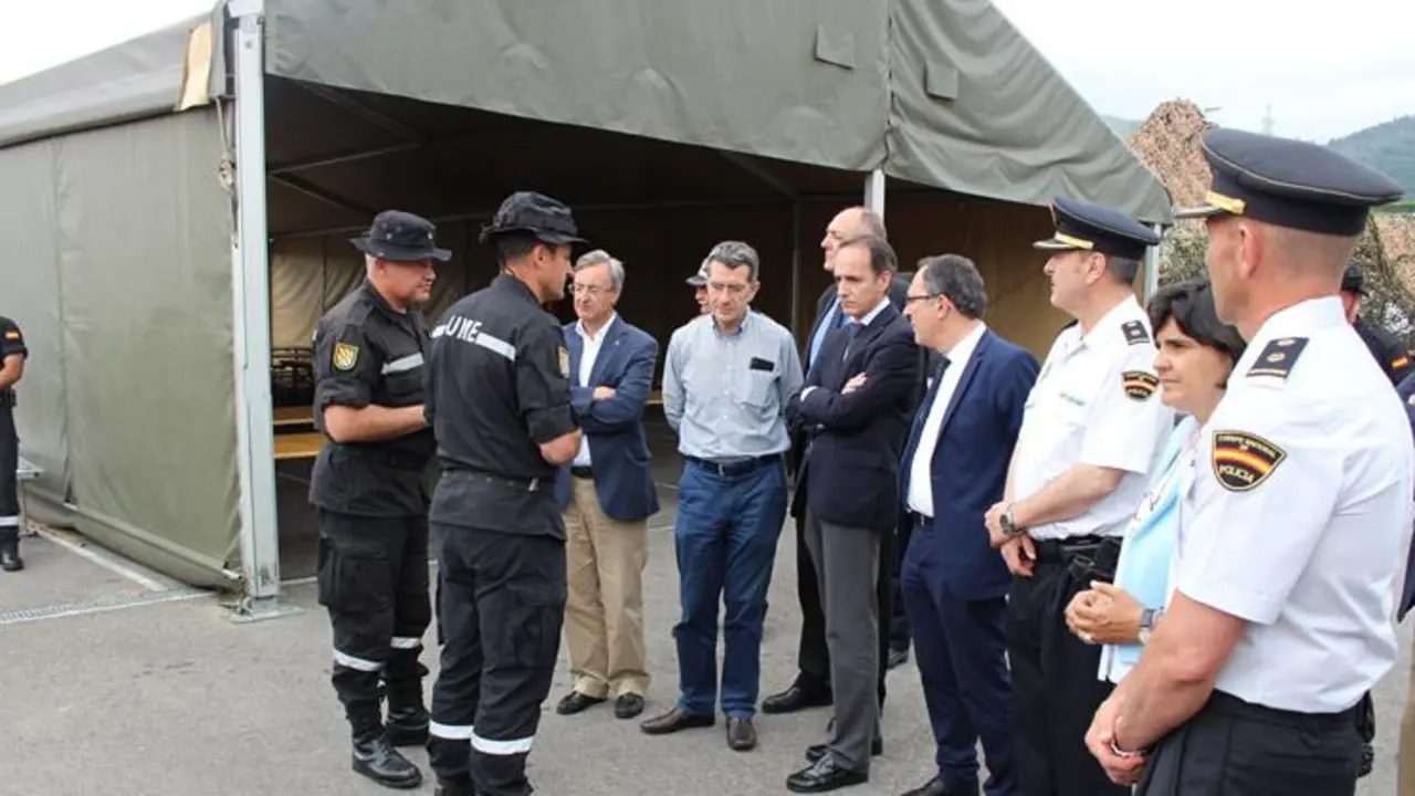Con 217 efectivos y alrededor de 50 veh&iacute;culos pesados, la Unidad de Apoyo Log&iacute;stico de la UME est&aacute; realizando maniobras por toda la comarca hasta este viernes