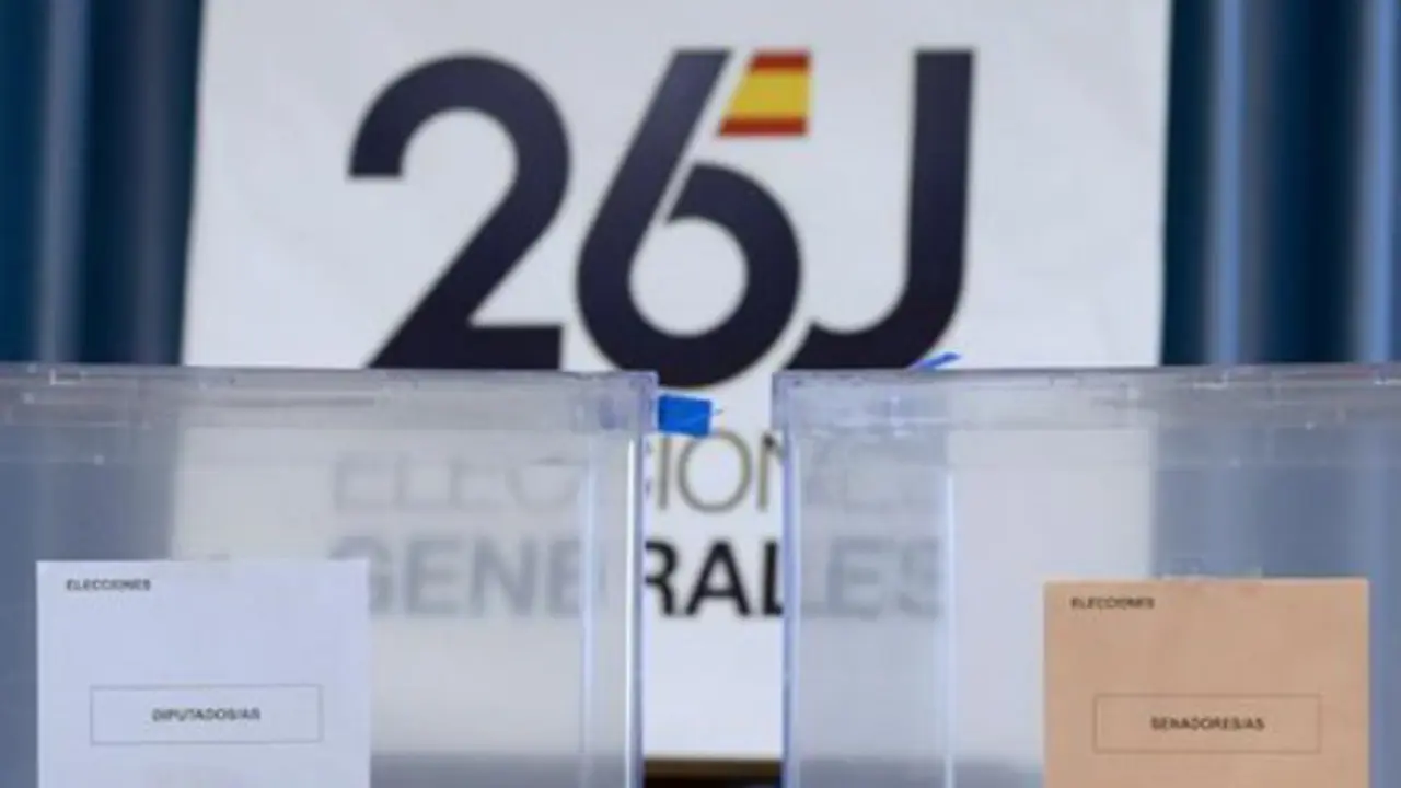 Detalle de las urnas que se usar&aacute;n en las elecciones generales del pr&oacute;ximo 26 de junio en las que los espa&ntilde;oles elegir&aacute;n a sus representantes en el Congreso y el Senado. EFE/Nacho Gallego