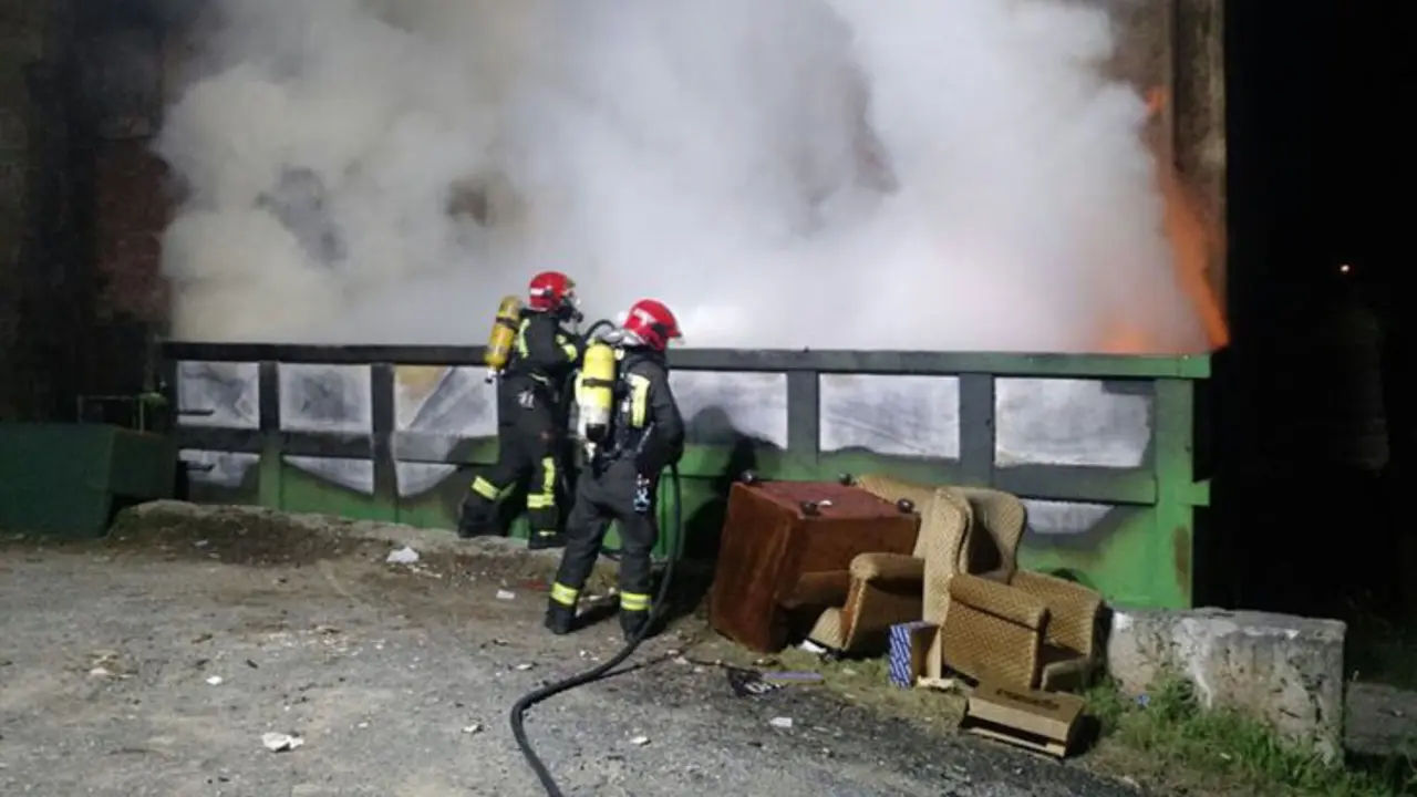 Los bomberos han extinguido el incendio en Comillas