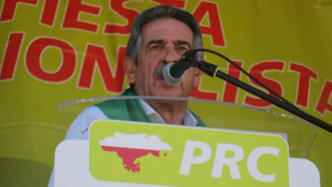 Revilla se dirige a los regionalistas que han acudido a la fiesta del partido celebrada en Noja