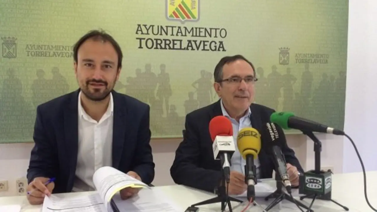 El alcalde, Jos&eacute; Manuel Cruz Viadero; y el concejal de Obras y Barrios, Javier L&oacute;pez Estrada; han dado a conocer una buena noticia para los vecinos de Torrelavega