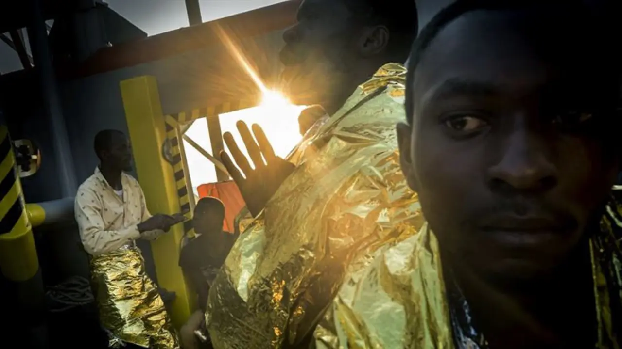 Refugiados a bordo del Bourbon Argos, barco de rescate de MSF hacia Italia