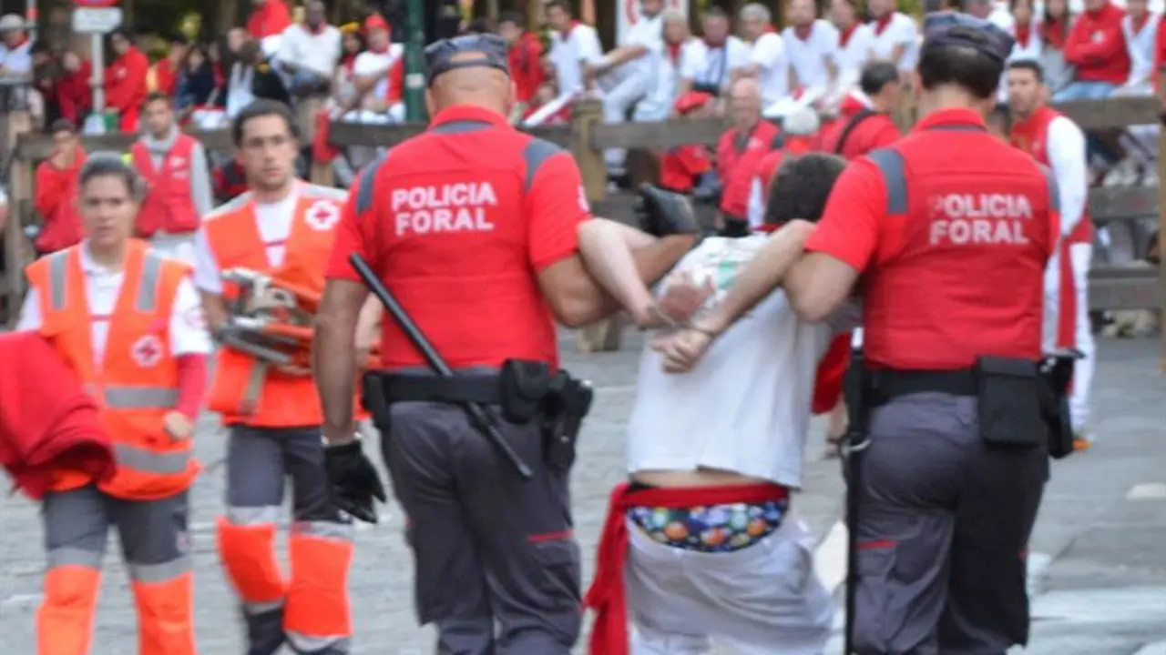 El presunto autor, que contaba con antecedentes policiales por hechos similares, deber&aacute; comparecer en el Juzgado de Instrucci&oacute;n n&uacute;mero 4 de Pamplona