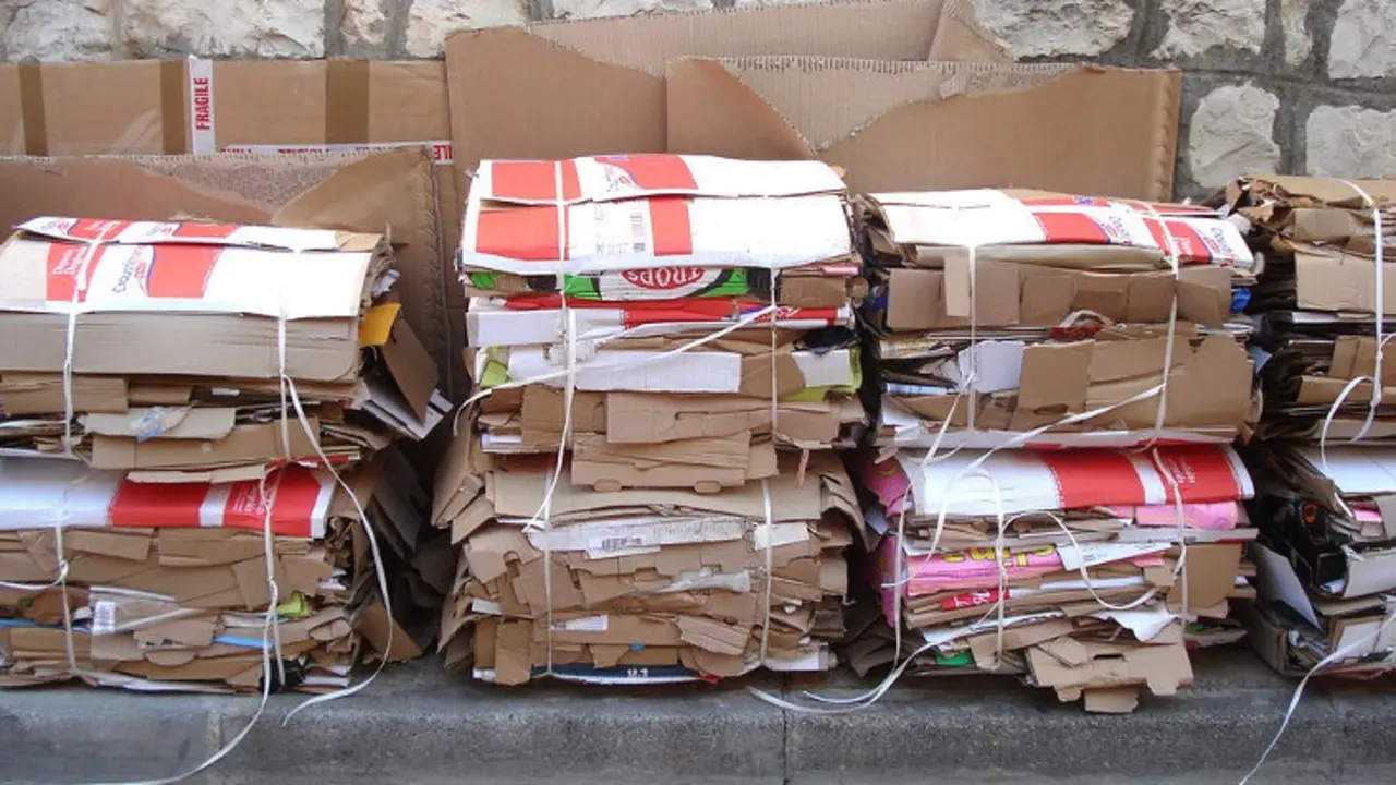 El mercado semanal genera gran cantidad de residuos