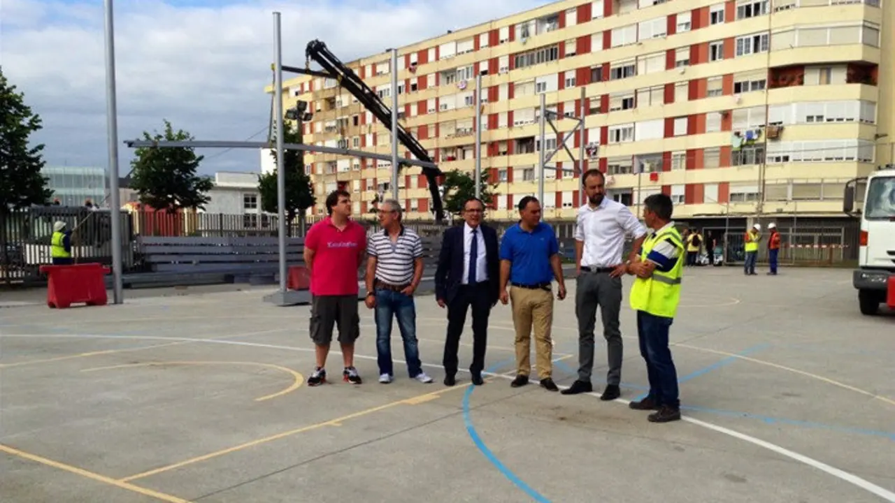 Por otro lado, Cruz Viadero y L&oacute;pez Estrada han destacado la "importante transformaci&oacute;n" que en los &uacute;ltimos meses est&aacute; experimentando La Inmobiliaria y, en especial, la calle Pintor Varela con el asfaltado de esa "arteria principal" de entrada a la ciudad