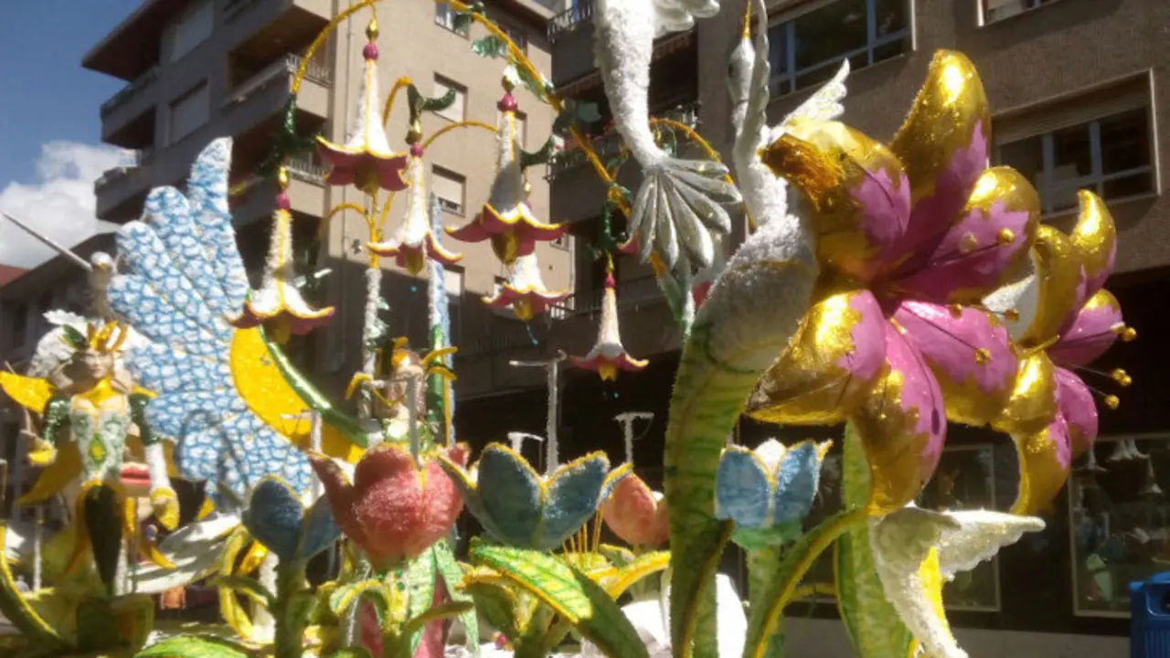 Desde esta ma&ntilde;ana en la Avenida Espa&ntilde;a se puede disfrutar de la exposici&oacute;n previa al desfile de carrozas