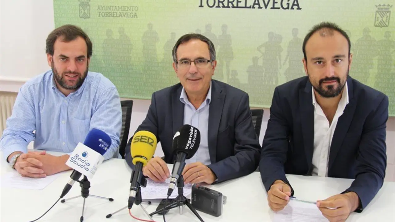 Oyarbide, Cruz Viadero y L&oacute;pez Estrada durante la presentaci&oacute;n