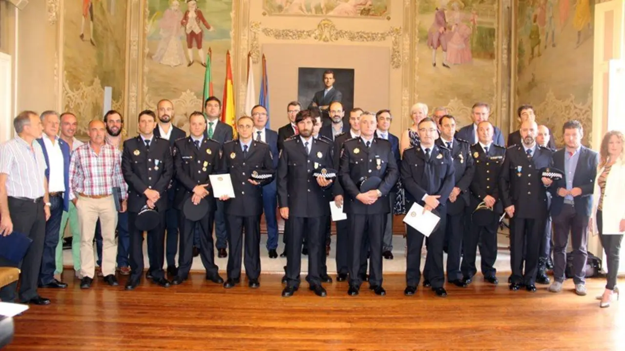Condecoraciones Polic&iacute;a Local de Torrelavega.jp