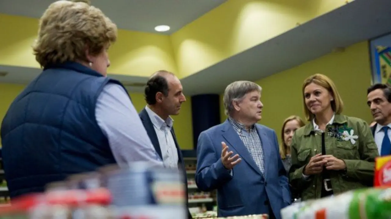 Cospedal visit&oacute; el mercado de Coorcopar