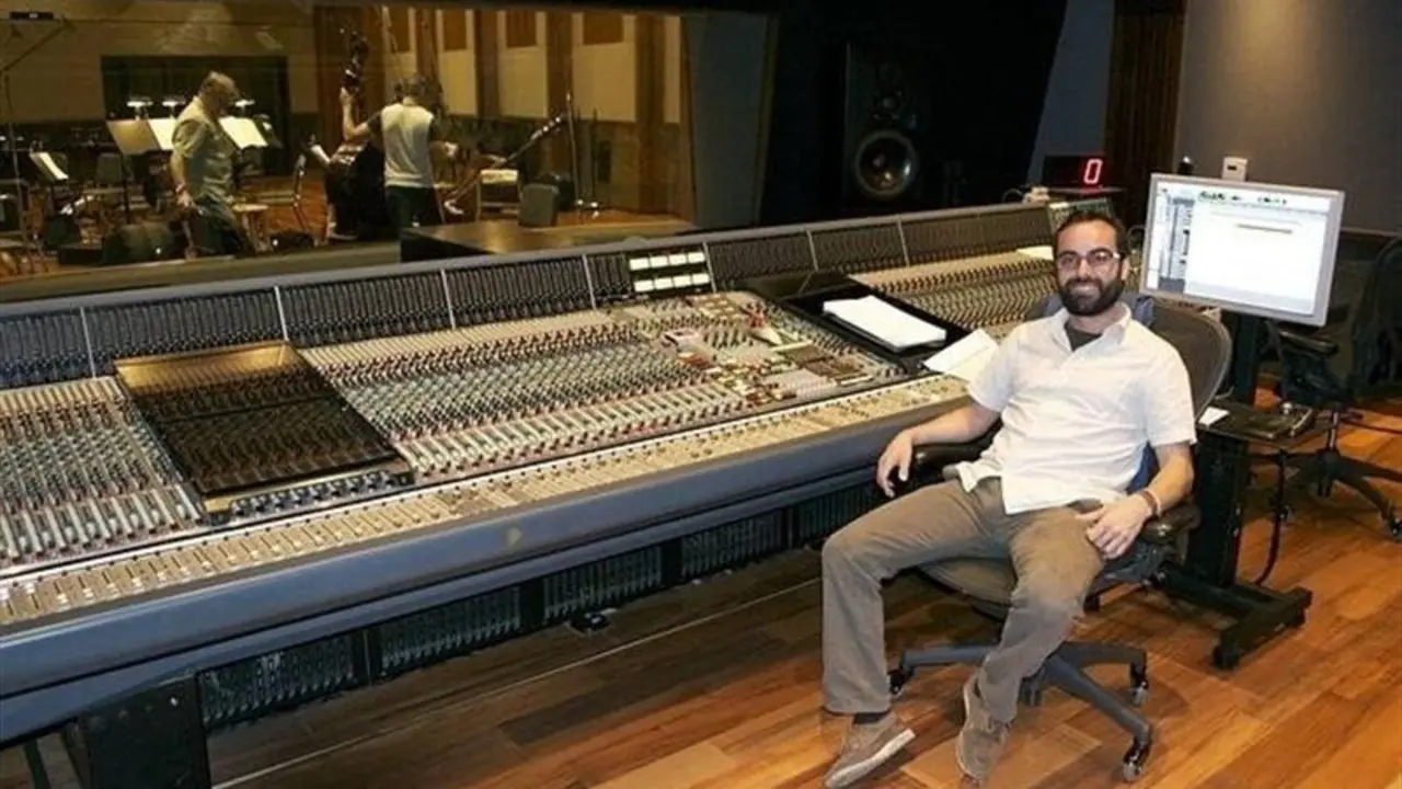 El camargu&eacute;s Javi Escudero en el estudio de grabaci&oacute;n