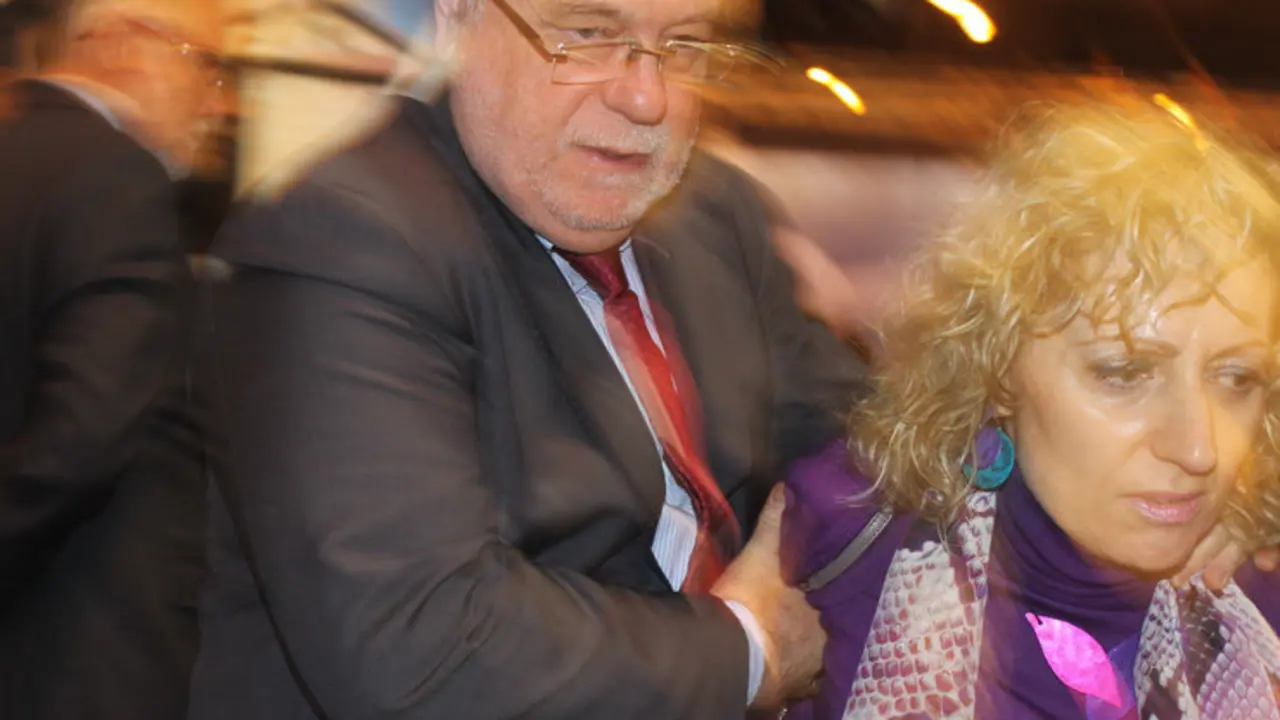 La vicepresidenta del Gobierno, Eva D&iacute;az Tezanos, a su salida de Fitur tras el desmayo