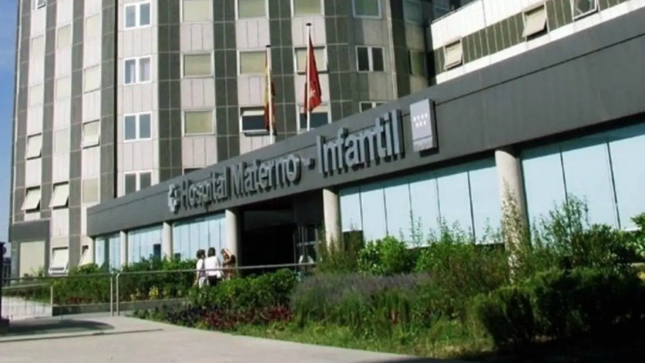 El hombre se ha lanzado por una ventana del Hospital de La Paz con su beb&eacute; en brazos