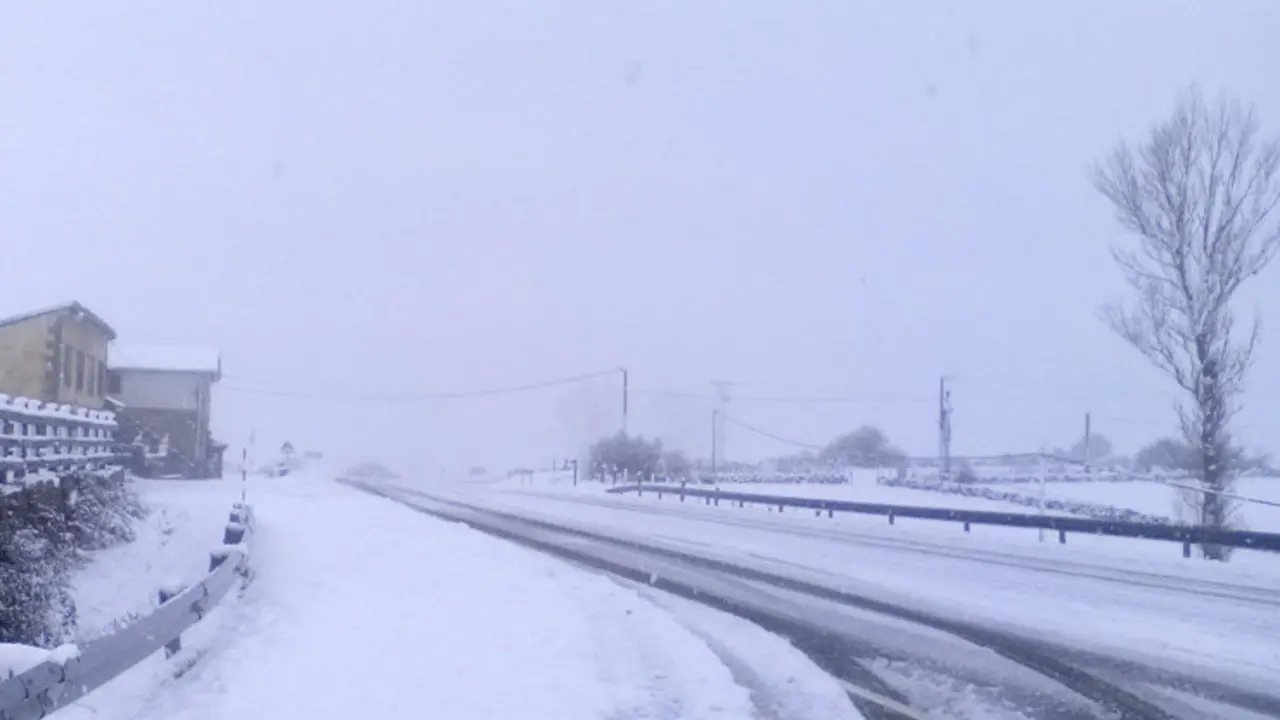 La nieve obliga a aumentar la precauci&oacute;n a los conductores