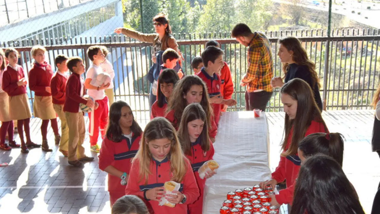 Reparto de los bocadillos