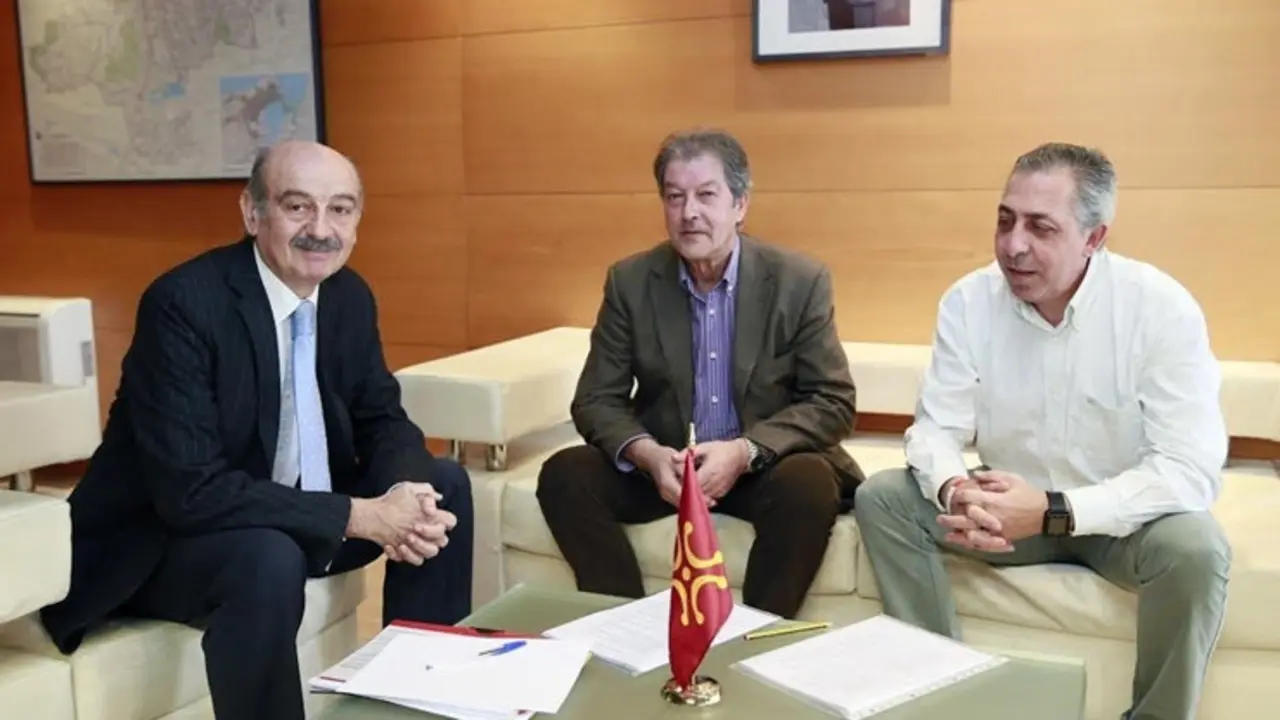 Reuni&oacute;n con el consejero