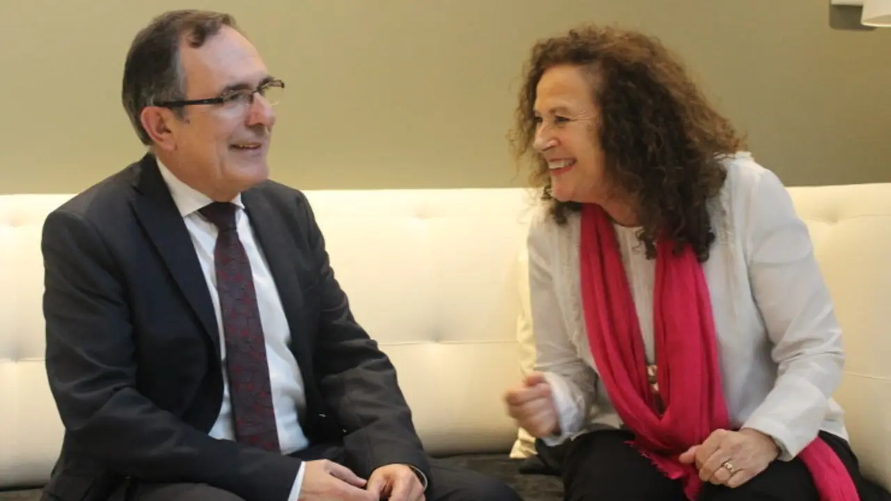 El alcalde de Torrelavega, Jos&eacute; Manuel Cruz Viadero, y la alcaldesa de Comillas, Teresa Noceda