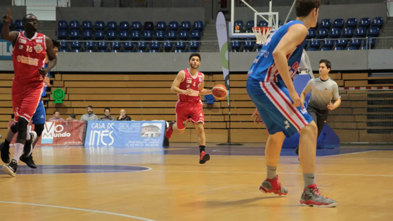 Lance de un encuentro Foto:  Sergio Cocho