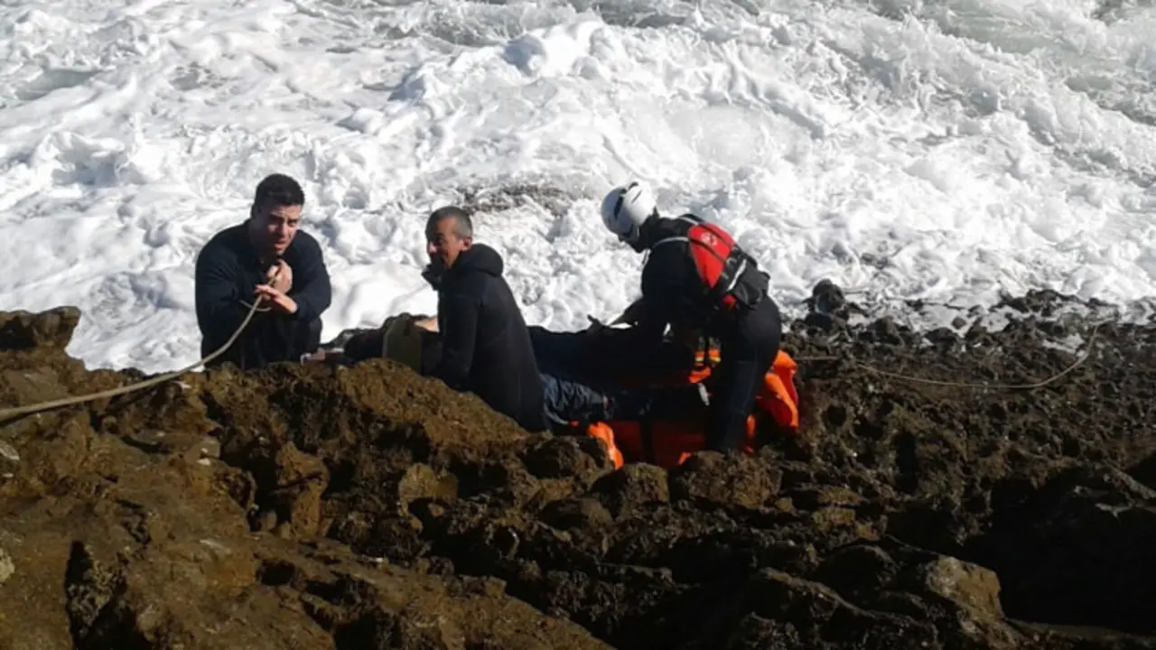 Efectivos de rescate durante las tareas de b&uacute;squeda