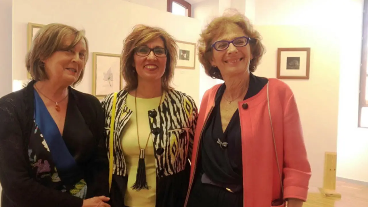 Las artistas durante la inauguraci&oacute;n de la exposici&oacute;n