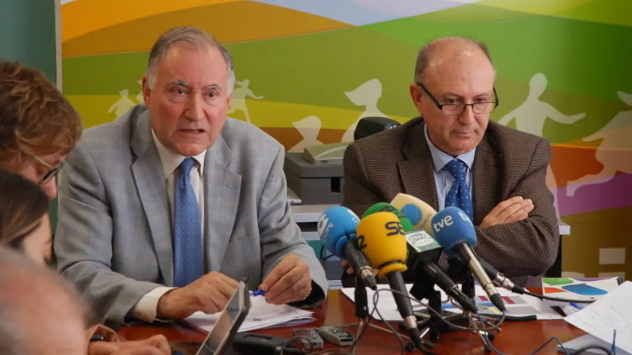 El director general de Personal Docente y Ordenaci&oacute;n Acad&eacute;mica, Javier L&oacute;pez Nogu&eacute;s, y el de Innovaci&oacute;n y Centros Educativos, Alonso Guti&eacute;rrez