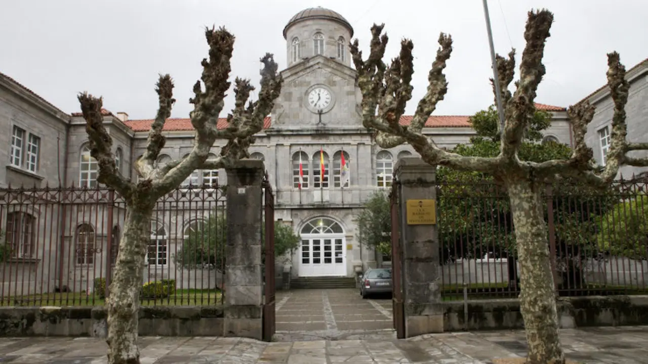 Fachada del IES Marqu&eacute;s de Manzanedo