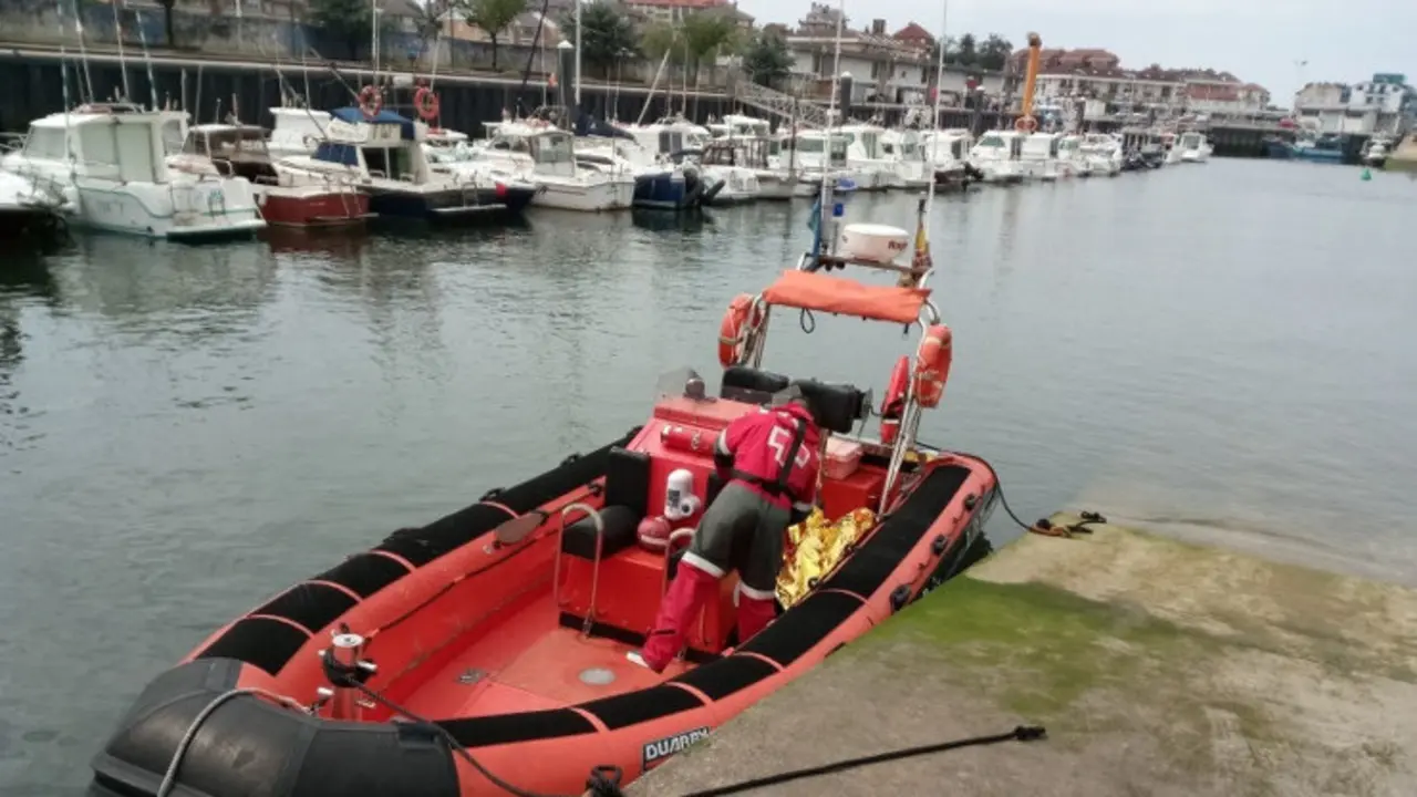 Embarcaci&oacute;n de Cruz Roja movilizada por Salvamento Mar&iacute;timo