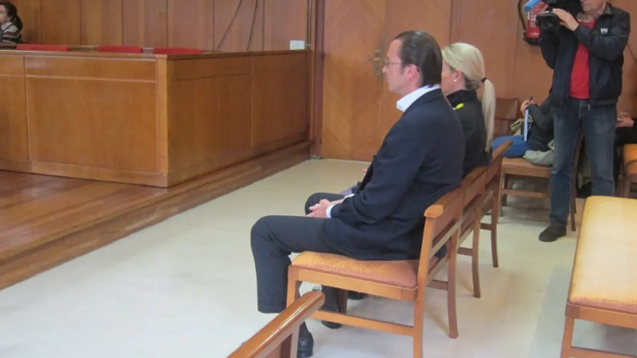 El exdirector general de Sodercan, Jes&uacute;s de las Cuevas, durante el juicio por el que ha sido condenado a m&aacute;s de cinco a&ntilde;os de c&aacute;rcel