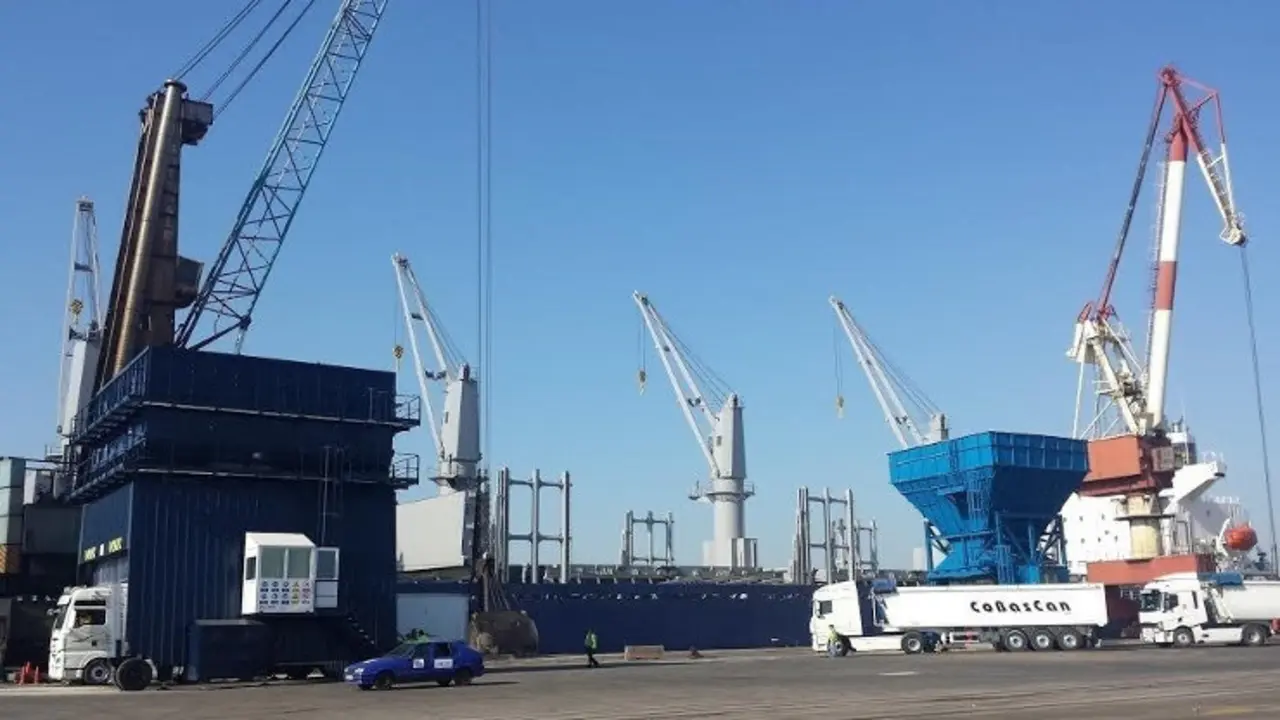 Los sindicatos de la estiba han interrumpido de manera provisional los paros en el d&iacute;a de hoy y el lunes 26 de junio