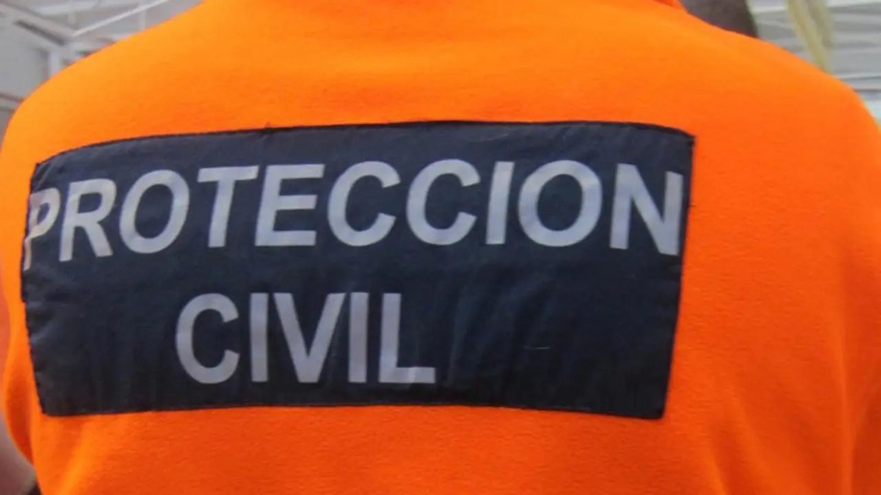 Imagen de un miembro del cuerpo de protecci&oacute;n civil