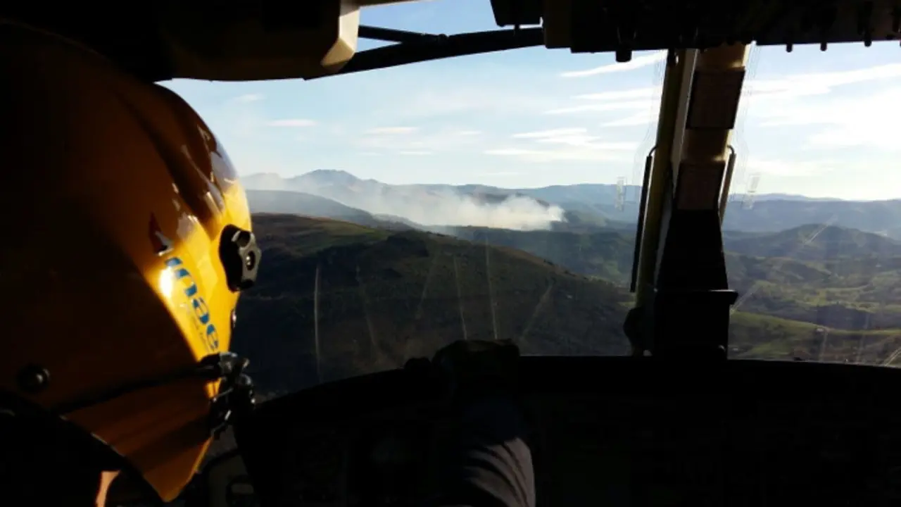 Interior de uno de los helic&oacute;pteros desplazados a la zona