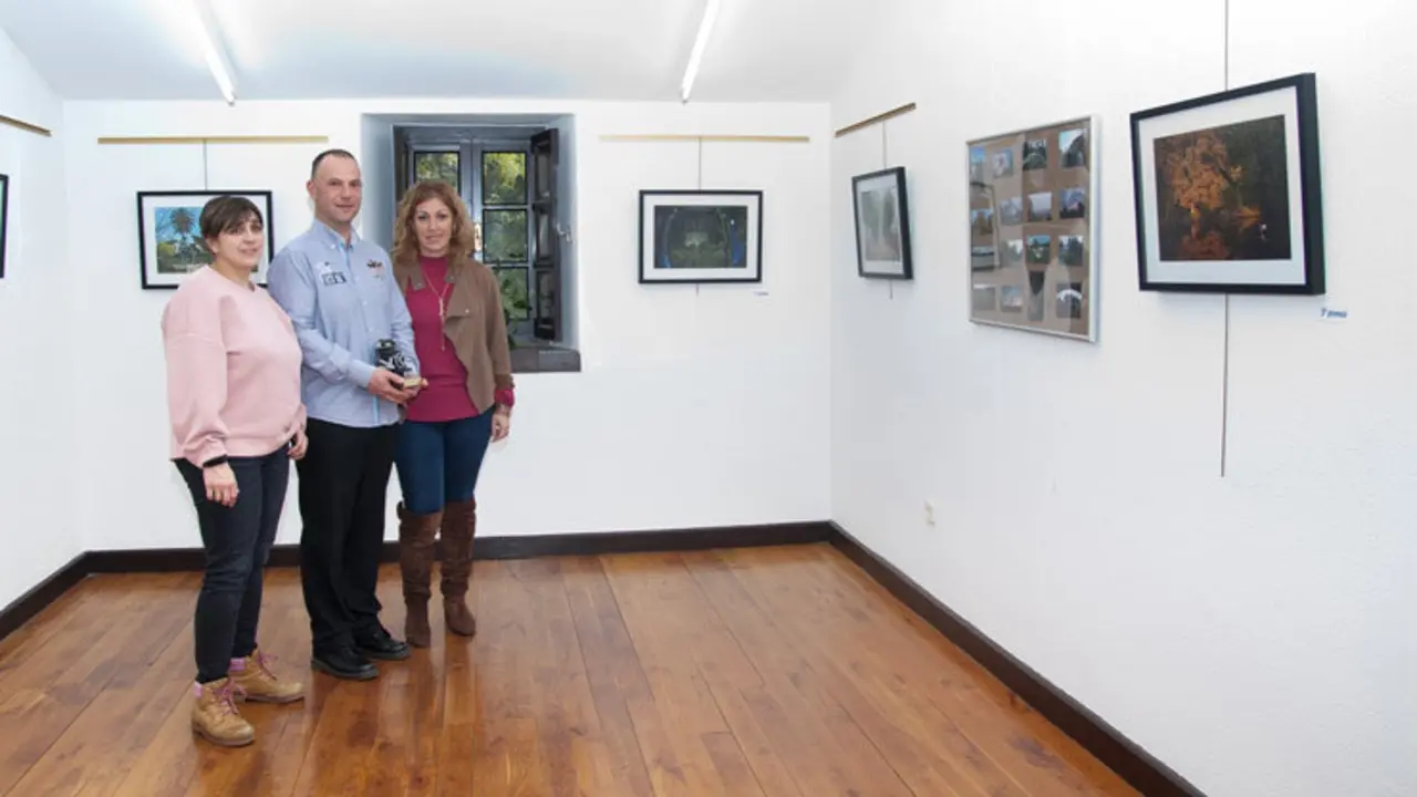 Las autoridades de Polanco en una exposici&oacute;n fotogr&aacute;fica del municipio